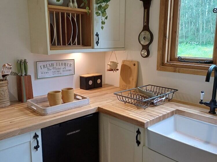 The Botanist   Luxury Cabin With Hot Tub Near York