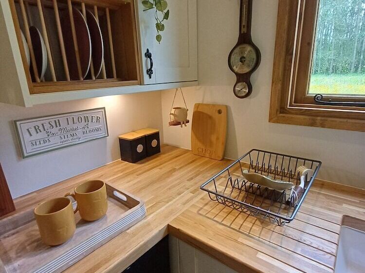 The Botanist   Luxury Cabin With Hot Tub Near York