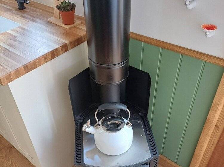 The Botanist   Luxury Cabin With Hot Tub Near York