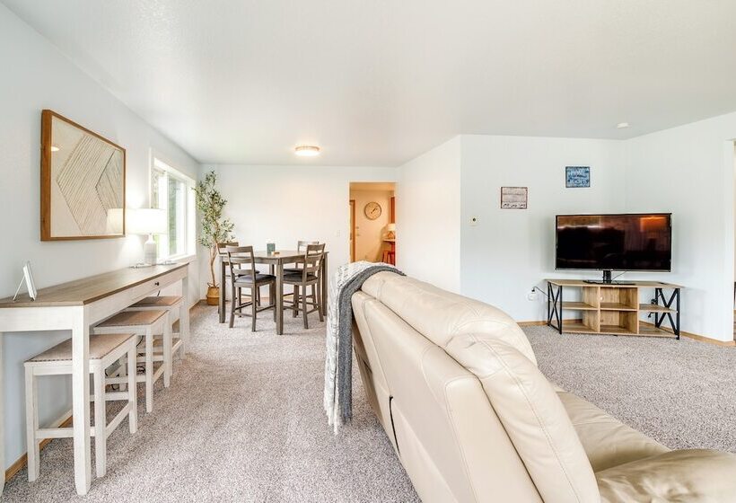 The Crab Shack  Westport Home Half Mi To Beach!