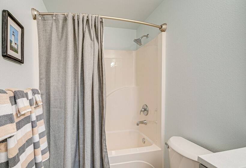 The Crab Shack  Westport Home Half Mi To Beach!