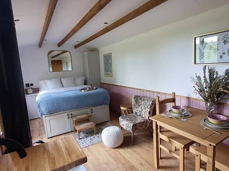 The Heartwood Luxury Cabin Near York