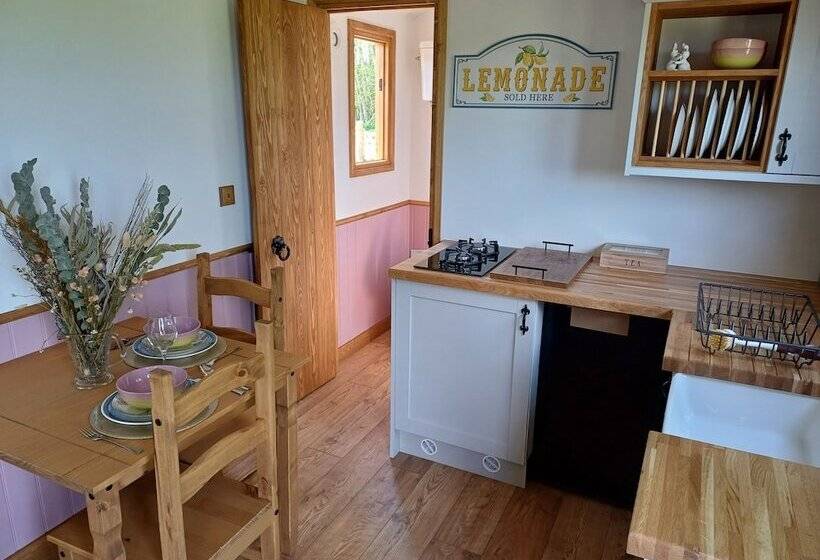 The Heartwood Luxury Cabin Near York