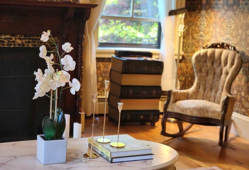 The Underwood Hale House