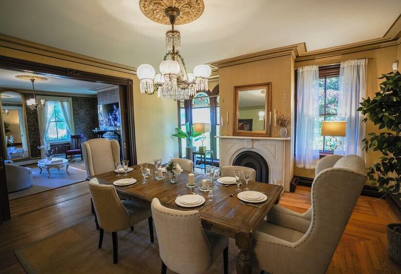 The Underwood Hale House