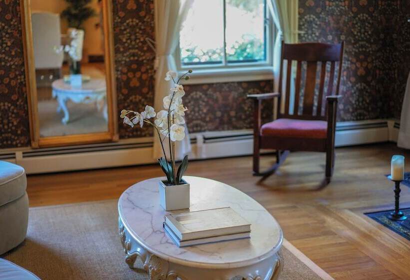 The Underwood Hale House