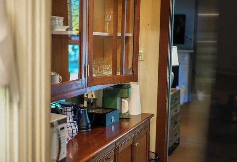 The Underwood Hale House