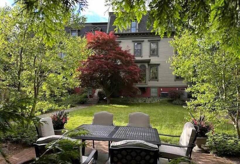 The Underwood Hale House