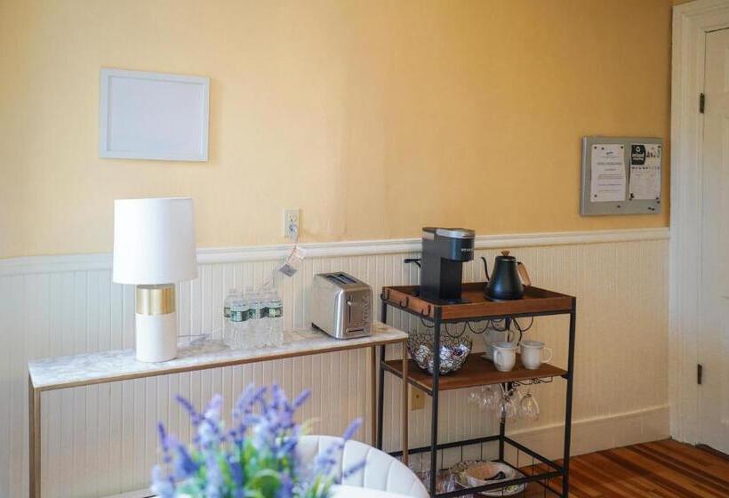 The Underwood Hale House