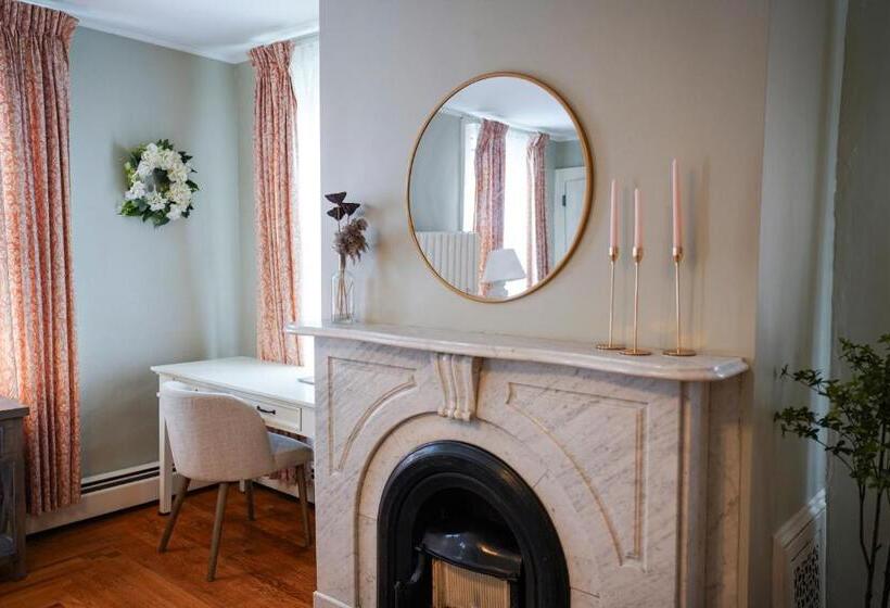 The Underwood Hale House