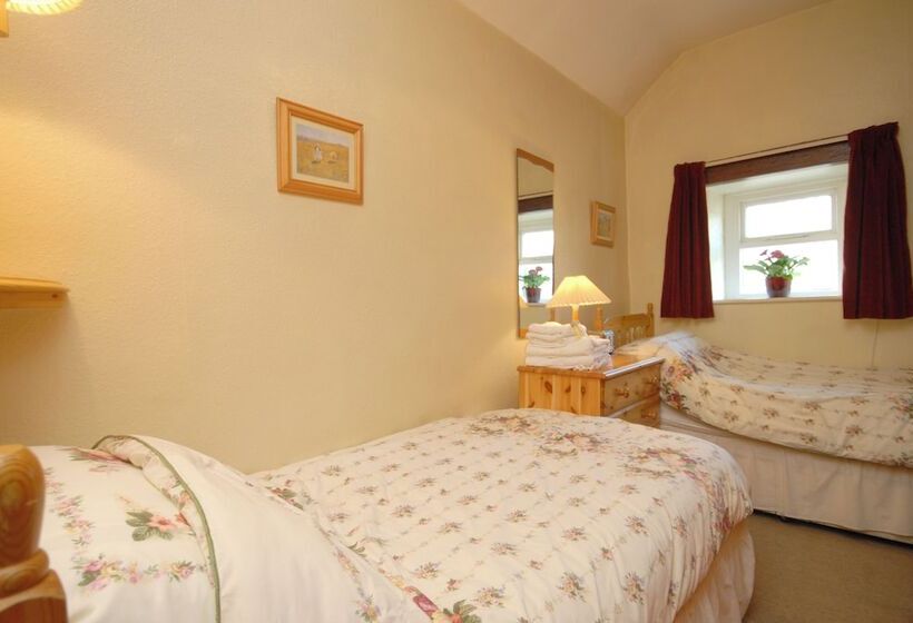 Traditional 2 Bed Cottage In Eyam Hope Valley