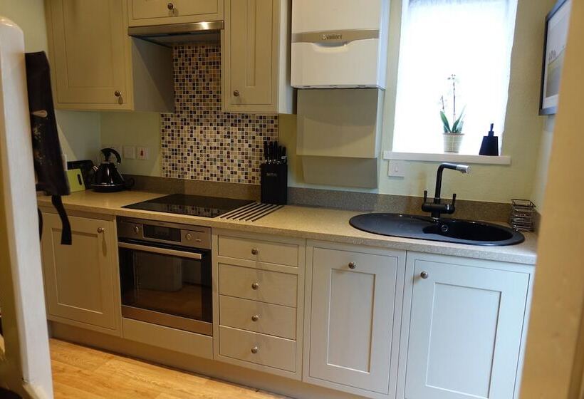 Traditional 2 Bed Cottage In Eyam Hope Valley