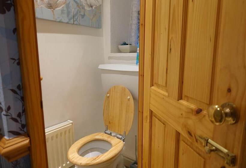 Traditional 2 Bed Cottage In Eyam Hope Valley