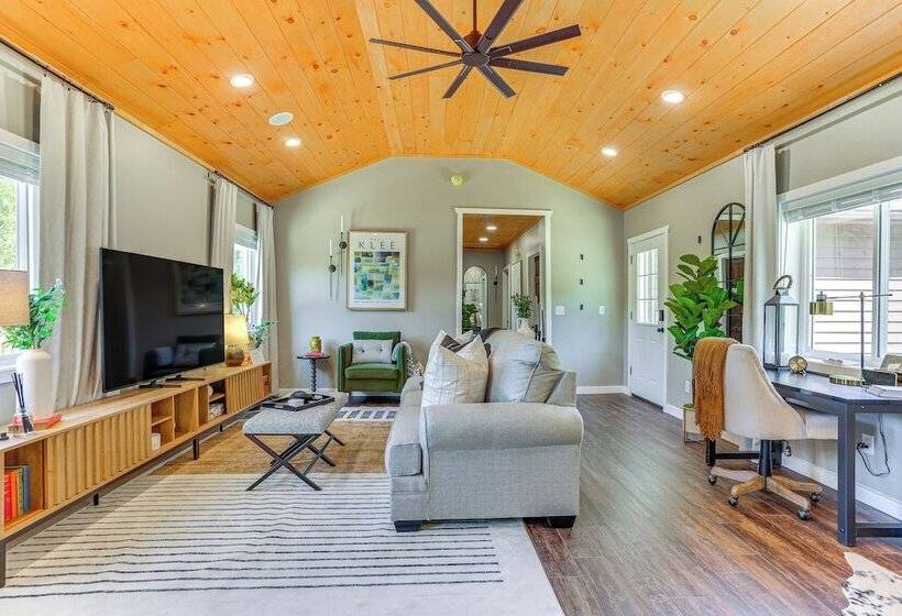 Peaceful Farm Stay: Damascus Cabin On 120 Acres!