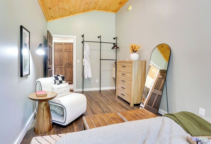 Peaceful Farm Stay: Damascus Cabin On 120 Acres!