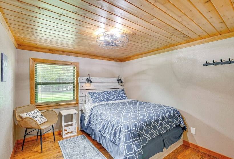 Deck & Fire Pit: Unique Pottsboro Haven