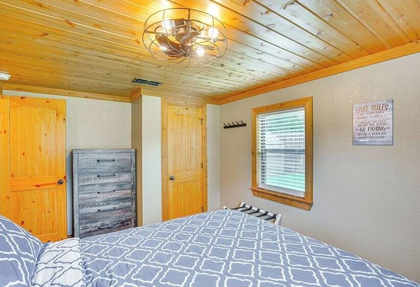 Deck & Fire Pit: Unique Pottsboro Haven