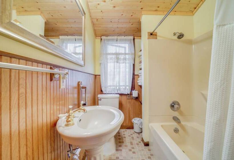 Waterfront Alanson Cottage W/ Dock & Lake Access!