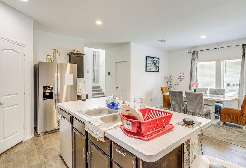 Welcoming Home ~ 16 Mi To Downtown Houston!