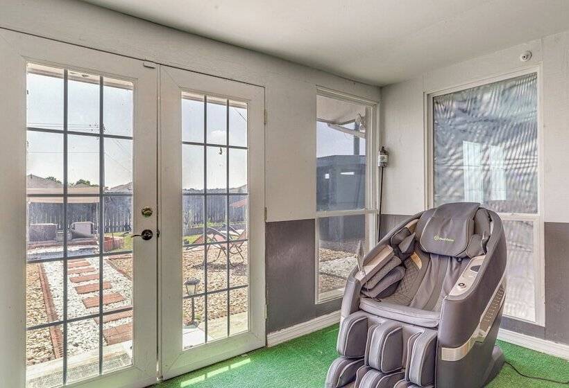 Welcoming Home ~ 16 Mi To Downtown Houston!