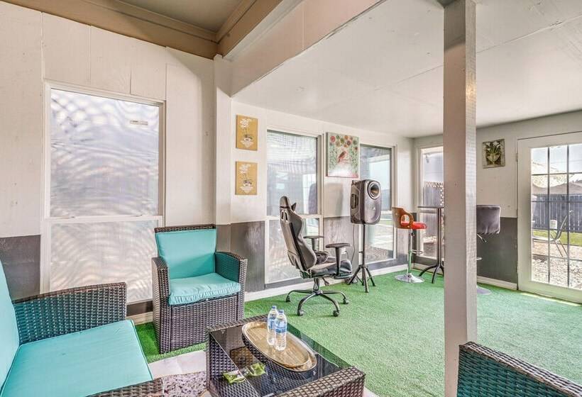 Welcoming Home ~ 16 Mi To Downtown Houston!