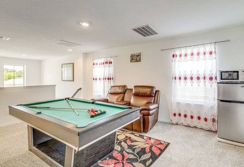 Welcoming Home ~ 16 Mi To Downtown Houston!