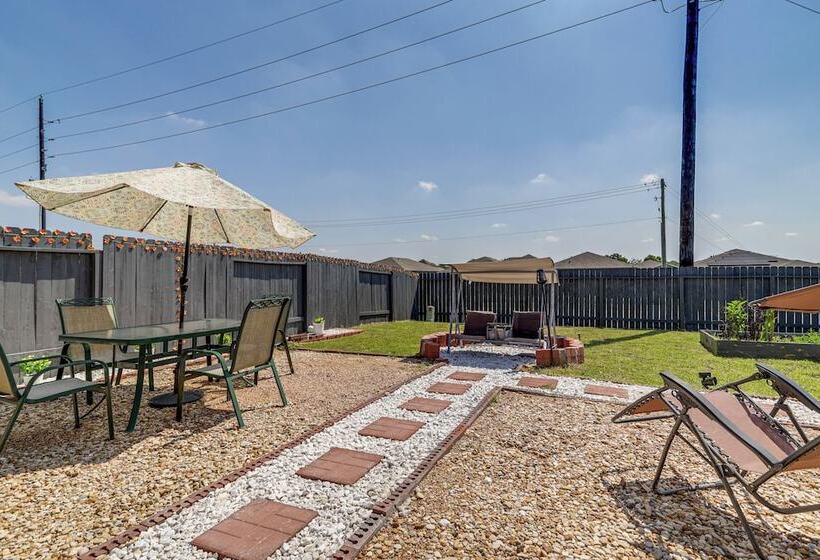 Welcoming Home ~ 16 Mi To Downtown Houston!