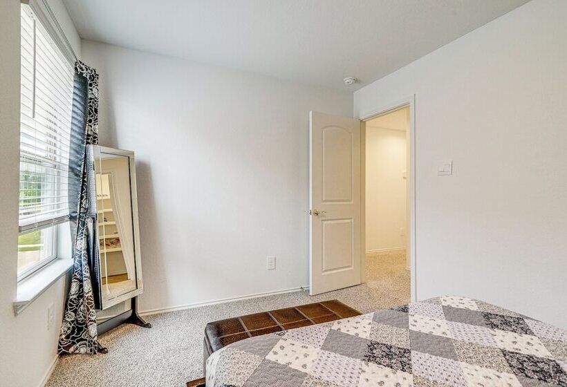 Welcoming Home ~ 16 Mi To Downtown Houston!