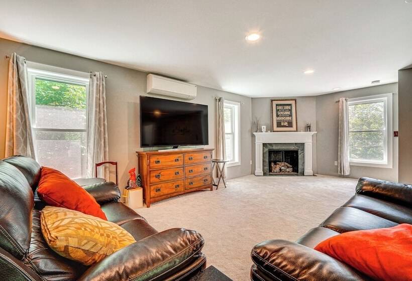 Wilmington Retreat Near Trails, Skiing & Festivals