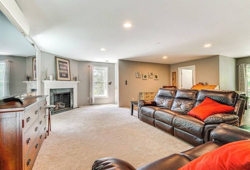 Wilmington Retreat Near Trails, Skiing & Festivals