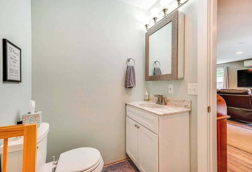 Wilmington Retreat Near Trails, Skiing & Festivals