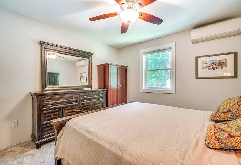 Wilmington Retreat Near Trails, Skiing & Festivals