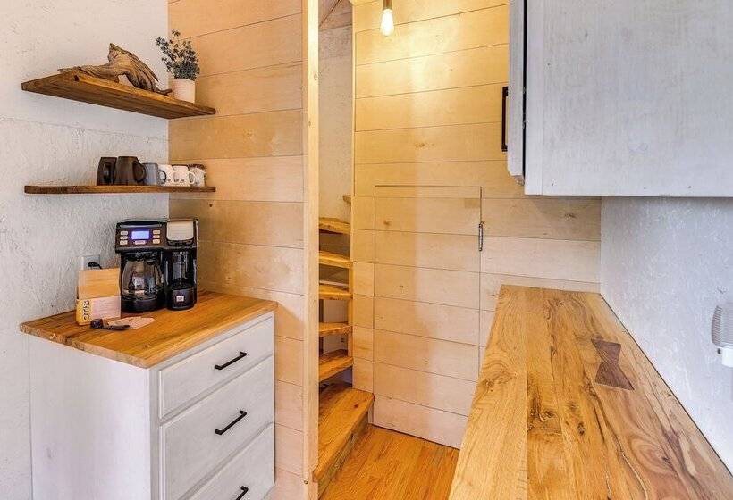 Wyoming Cabin ~ 2 Mi To Glendo State Park!