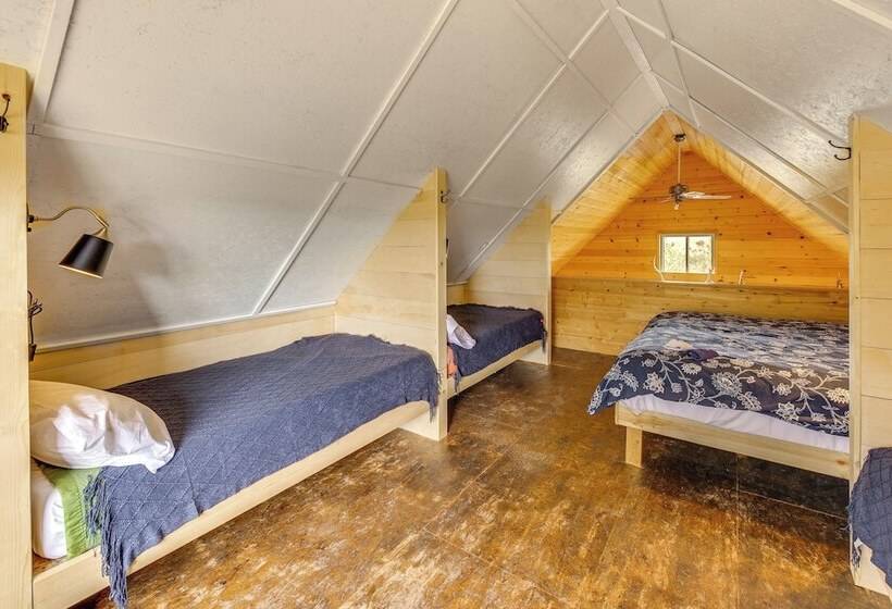 Wyoming Cabin ~ 2 Mi To Glendo State Park!