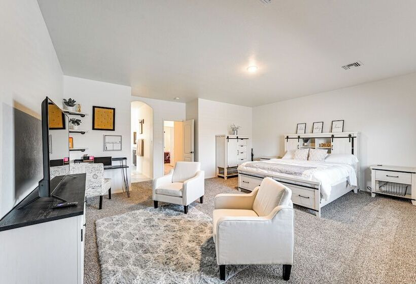 Year Round Yuma Escape Near Dtwn: Pets Welcome!