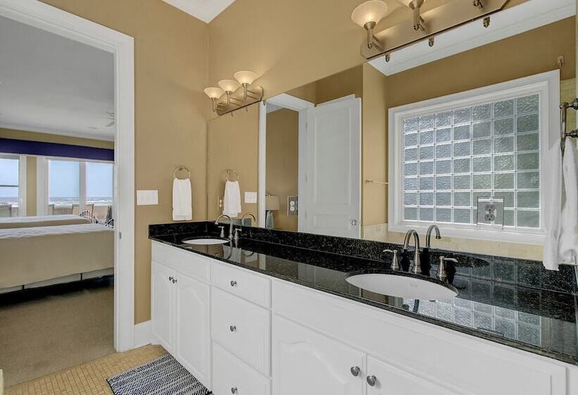 114 Ocean Boulevard By Avantstay Beachfront Infinity Pool Basketball Court Recently Renovated!