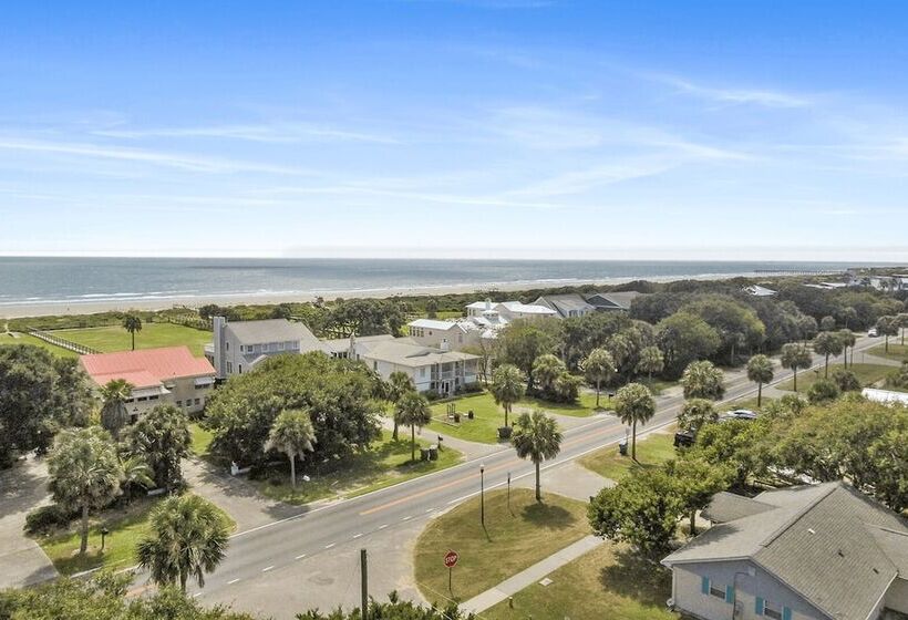 2701 Palm Boulevard By Avantstay Steps To The Beach, Ping Pong, Putting Green