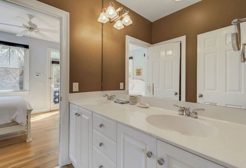 2701 Palm Boulevard By Avantstay Steps To The Beach, Ping Pong, Putting Green