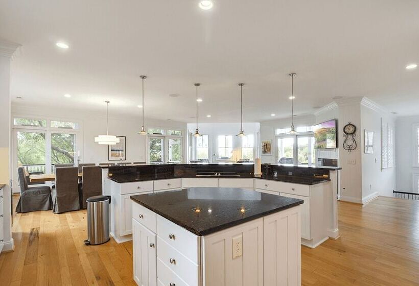 2701 Palm Boulevard By Avantstay Steps To The Beach, Ping Pong, Putting Green