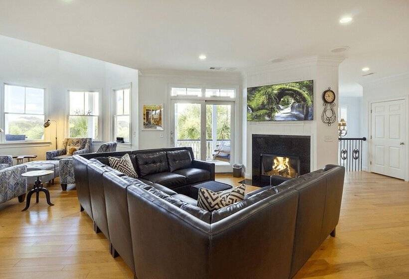 2701 Palm Boulevard By Avantstay Steps To The Beach, Ping Pong, Putting Green