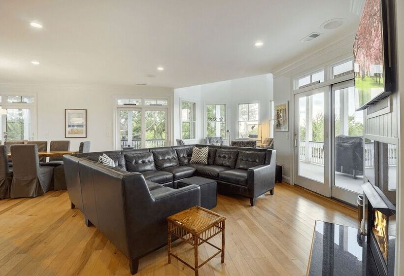 2701 Palm Boulevard By Avantstay Steps To The Beach, Ping Pong, Putting Green