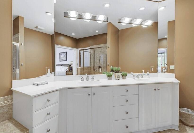 2701 Palm Boulevard By Avantstay Steps To The Beach, Ping Pong, Putting Green