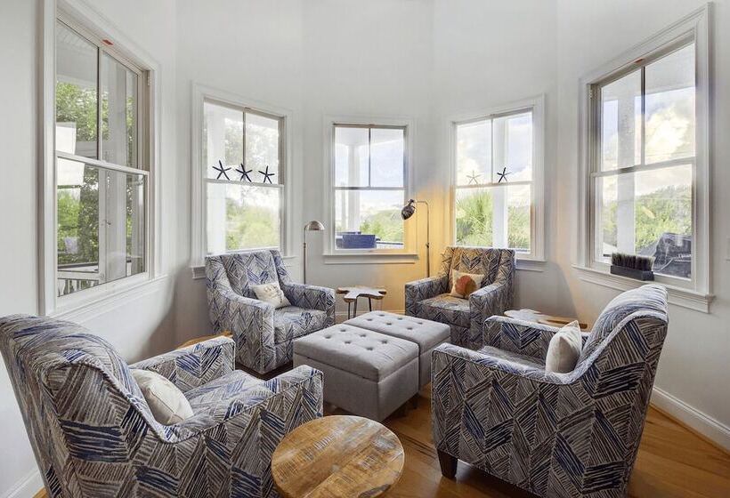 2701 Palm Boulevard By Avantstay Steps To The Beach, Ping Pong, Putting Green