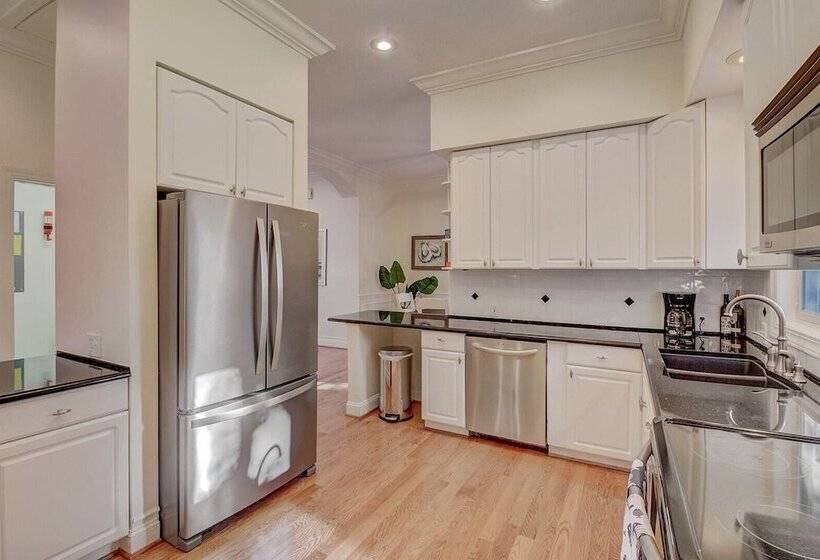 28 Beachwood West By Avantstay Close To Beach, Multiple Decks & Private Pool!