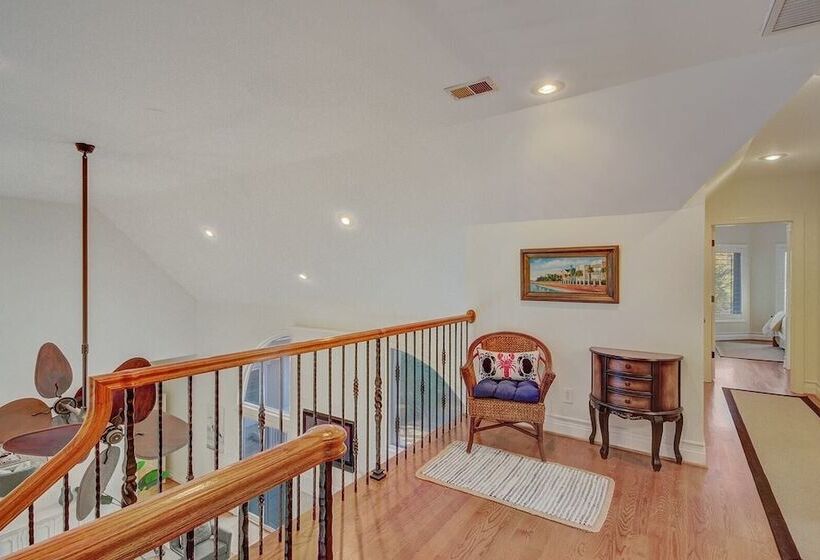 28 Beachwood West By Avantstay Close To Beach, Multiple Decks & Private Pool!