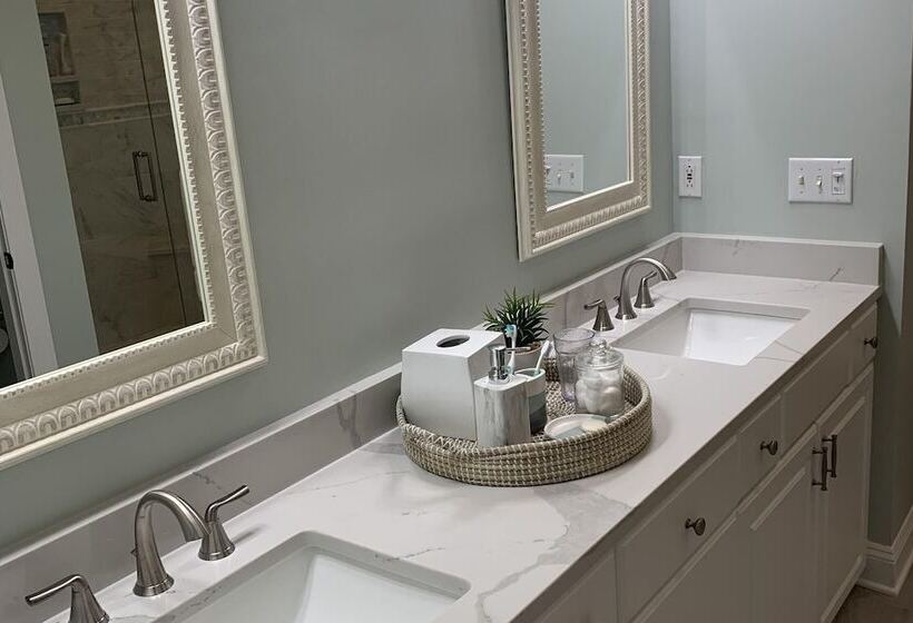 28 Beachwood West By Avantstay Close To Beach, Multiple Decks & Private Pool!