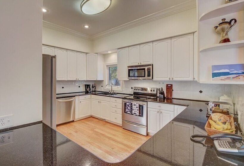 28 Beachwood West By Avantstay Close To Beach, Multiple Decks & Private Pool!