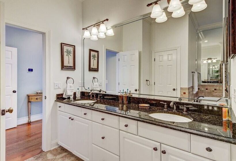 28 Beachwood West By Avantstay Close To Beach, Multiple Decks & Private Pool!