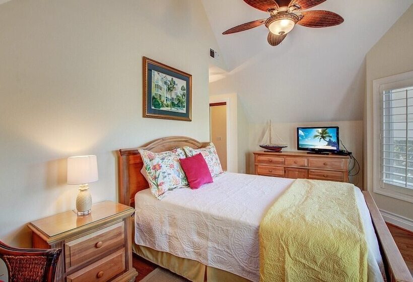 28 Beachwood West By Avantstay Close To Beach, Multiple Decks & Private Pool!