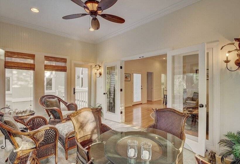 28 Beachwood West By Avantstay Close To Beach, Multiple Decks & Private Pool!